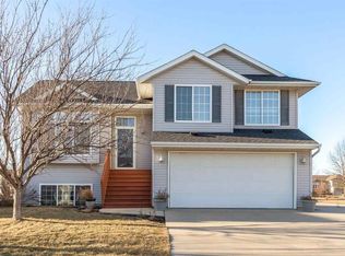 605 Pebble Ct, North Liberty, IA 52317
