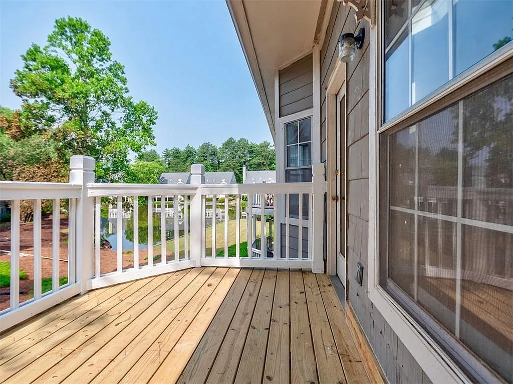 3 bed, 1822 sqft, $2,495 — Photo 4