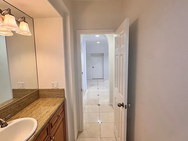 326 Manila Ave — Photo 6