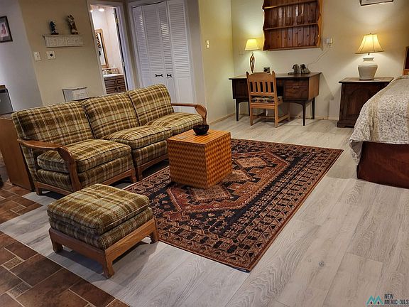 3rd image of 903 Edith Blvd SE #E
