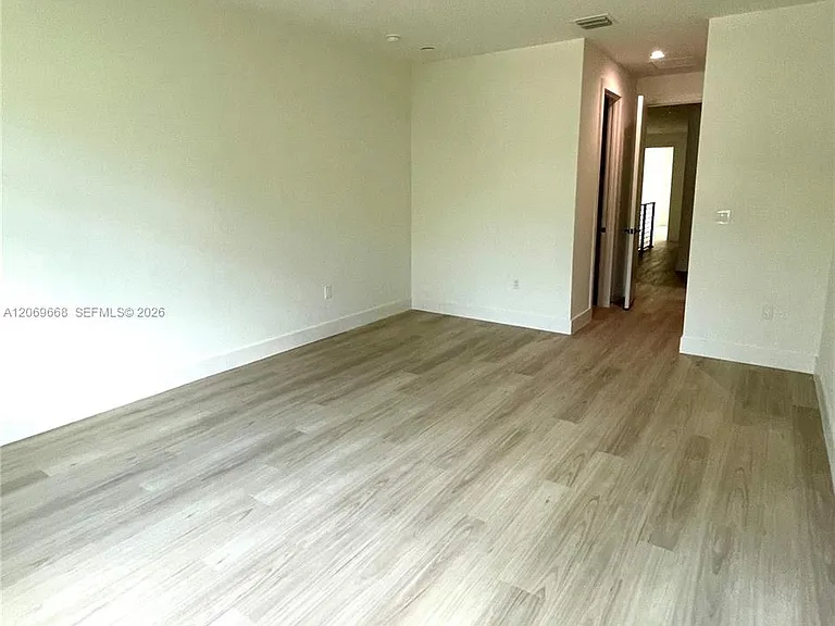 602 SW 7th Ave #0 — Photo 15