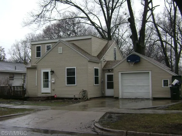 1050 McLaughlin Ave, Muskegon, MI 49442