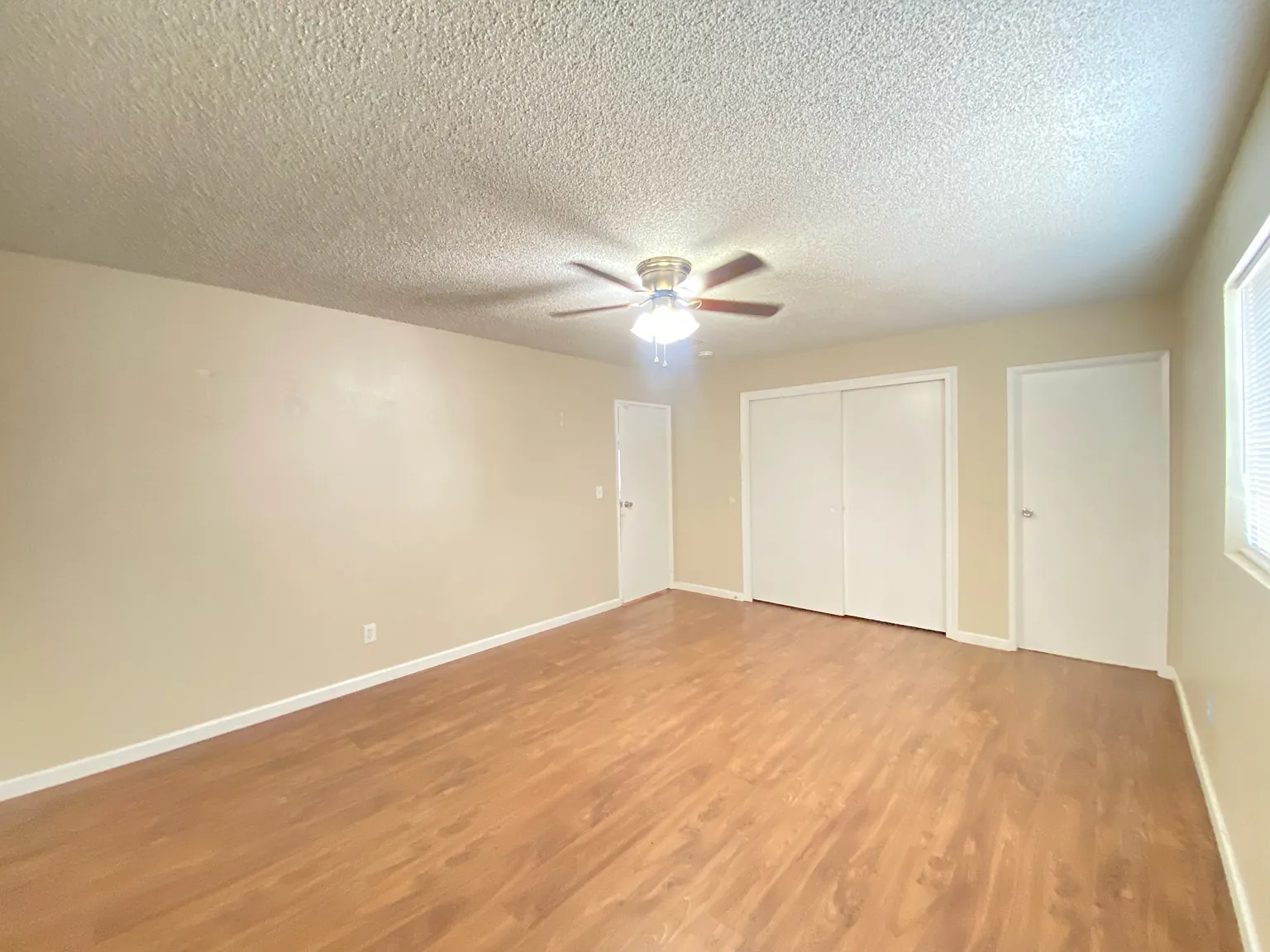 3 bed, 1074 sqft, $1,850 — Photo 4