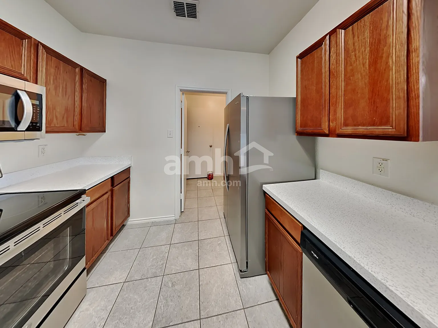 3 bed, 2.0 bath, 1548 sqft, $1,975 — Photo 3