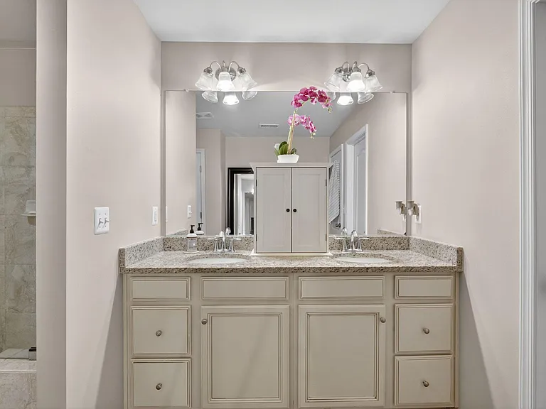 980 Basswood Dr — Photo 32