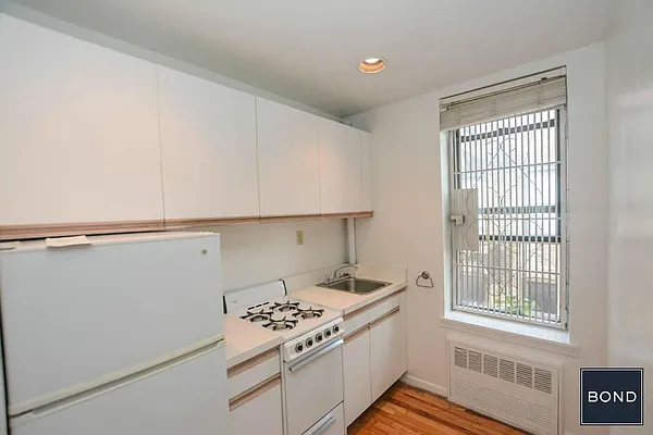 Rented by Bond New York | media 8