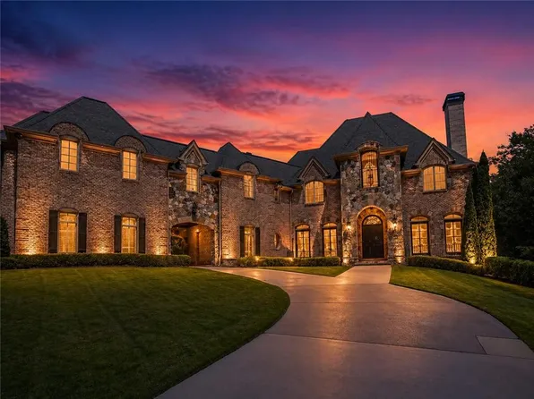 453 Londonberry Rd, Sandy Springs, GA 30327