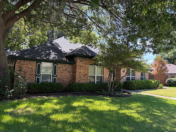 2nd image of 2204 Treehouse Ln
