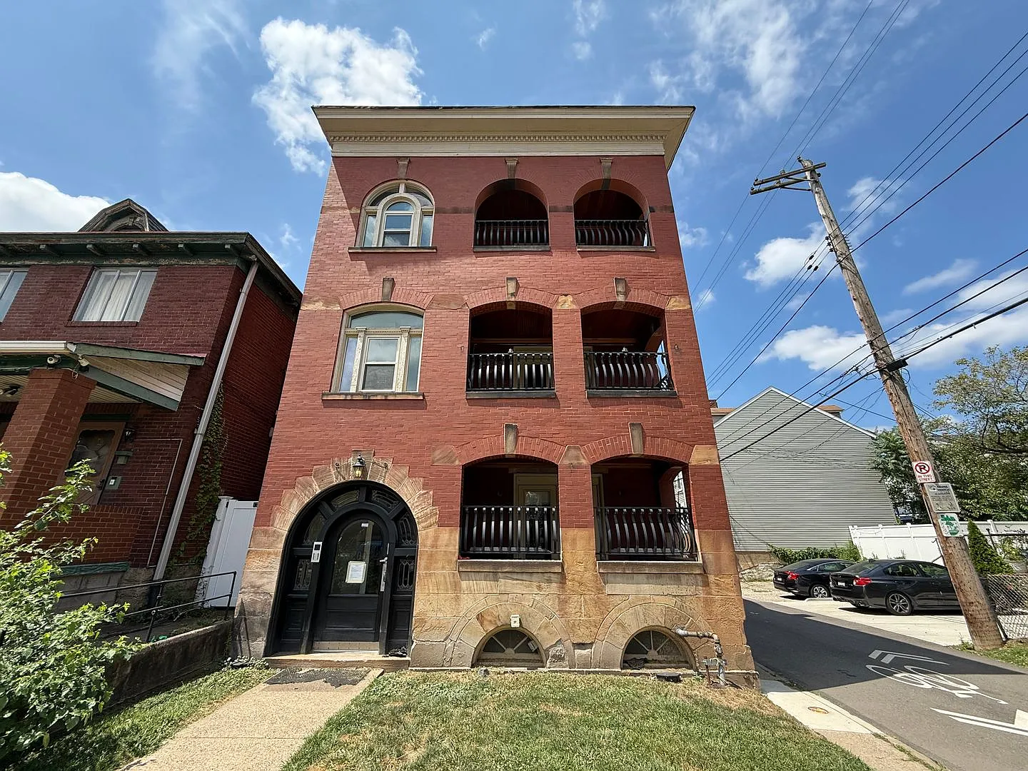 200 Gross Street — Photo 1