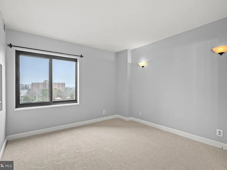 307 Yoakum Pkwy #703 — Photo 27