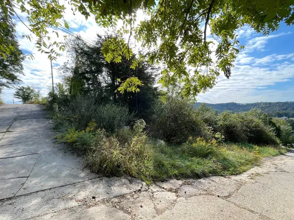 5306 Linda Vista Dr, Charleston, WV 25313