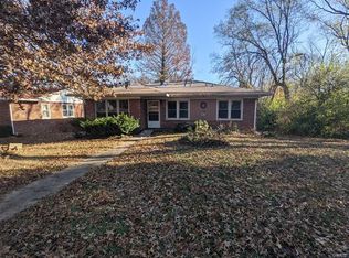 6 Berkshire Dr, Belleville, IL 62223