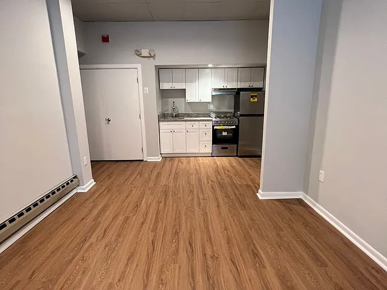 Morris Apartments — Photo 36