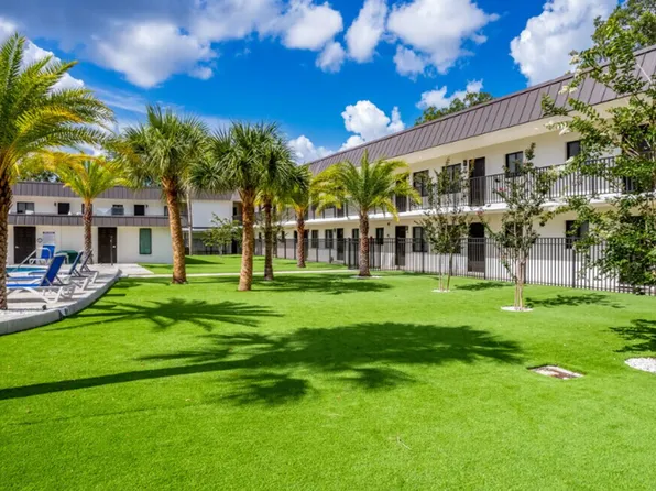 Pearl Cove Apartments