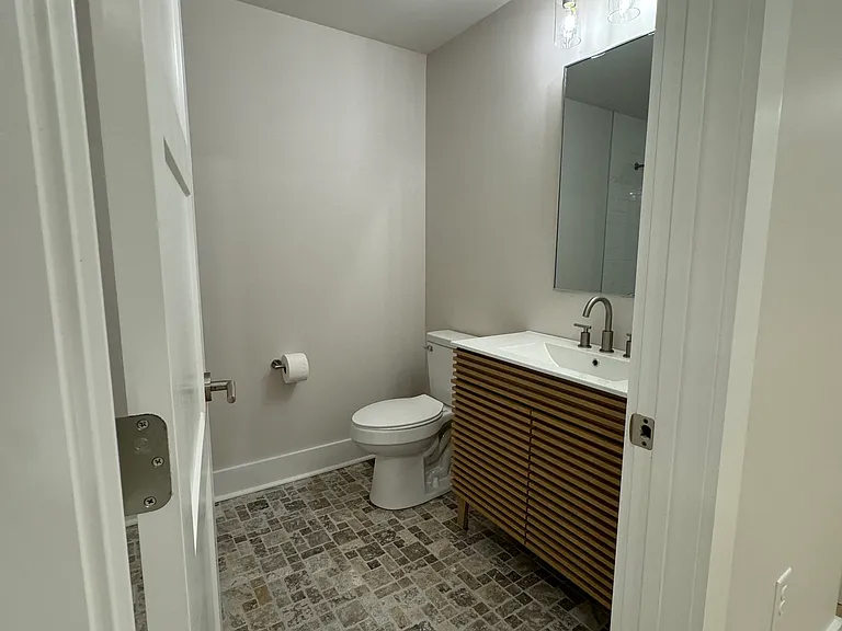 1206 Ackers St SW — Photo 8
