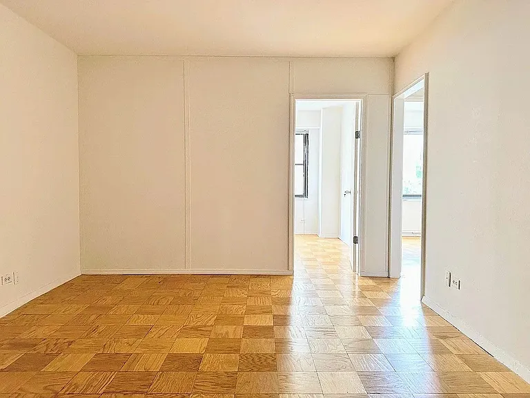 345 E 80th St #3D — Photo 1