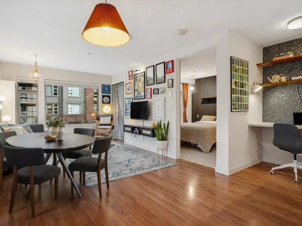 1673 Lloyd Ave #310, North Vancouver, BC V7P 0A9