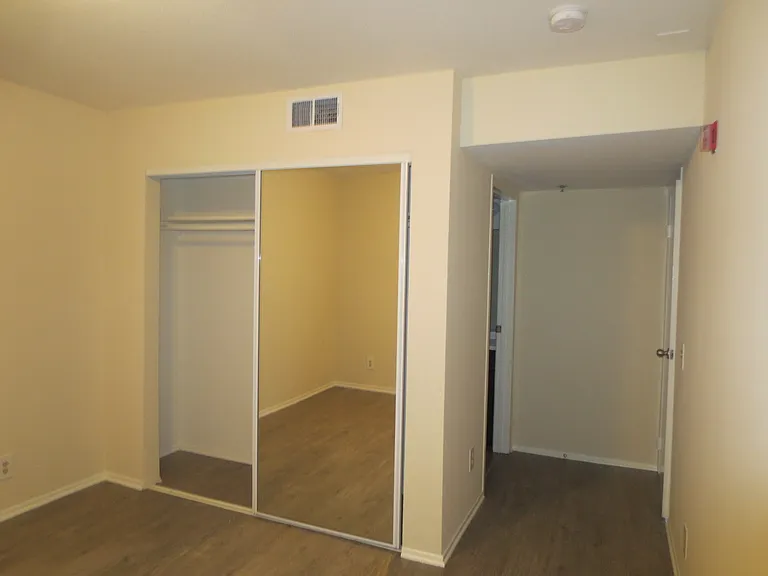 1833 N Kingsley Dr #5 — Photo 9