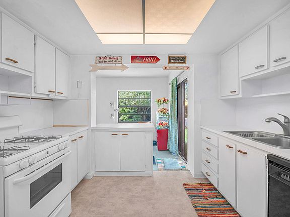 5th image of 8380 NW 28TH Street