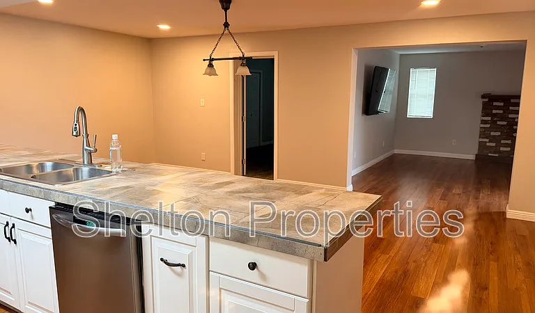 523 E Malibu Dr — Photo 19