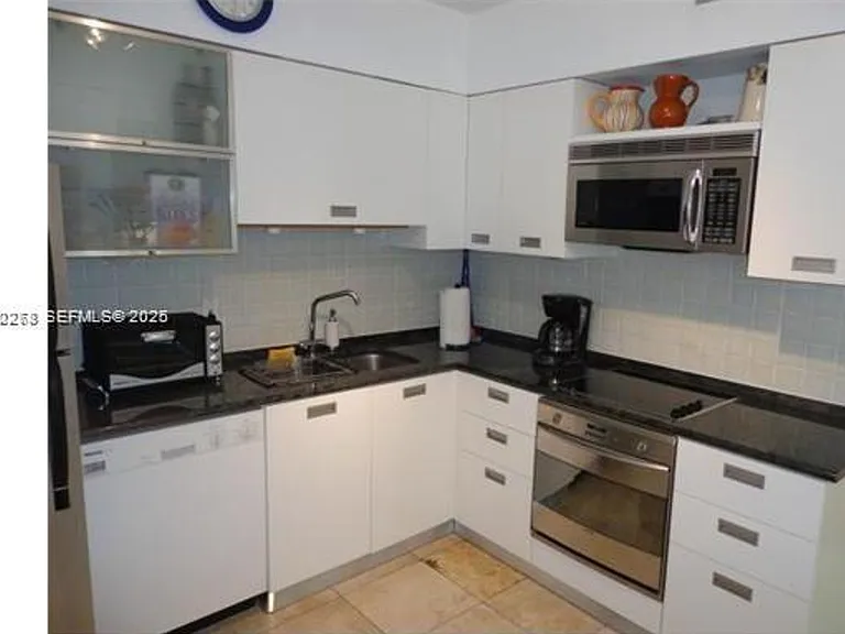 5700 Collins Ave #15H — Photo 23