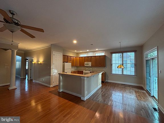 3rd image of 84 S Valentine Dr