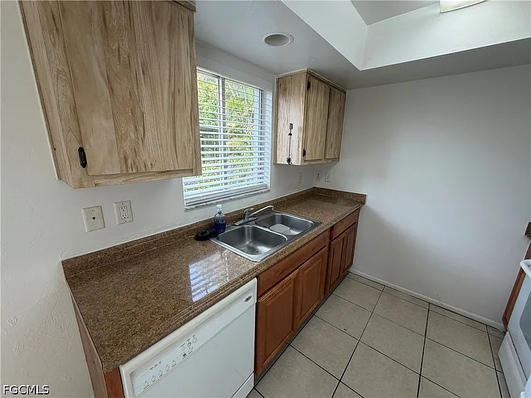 929 SE 24th Ave #A — Photo 3