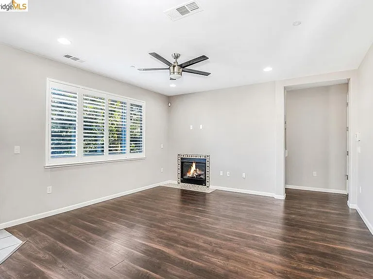 1354 Portofino Dr — Photo 6