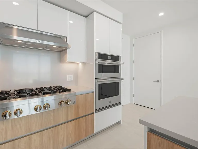 400 Central Ave #1709 — Photo 8