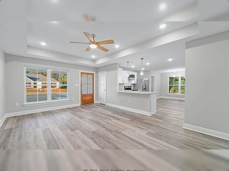 6 Bellamy Ln — Photo 3