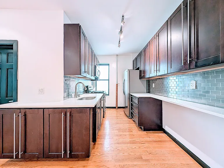 320 Lincoln Pl #F — Photo 2