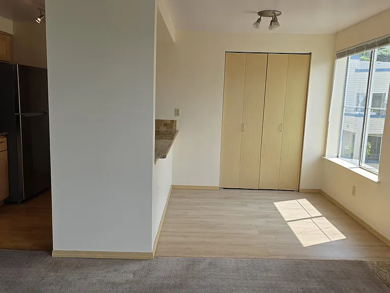 6960 California Ave SW — Photo 3