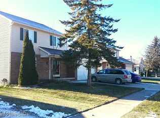 70 Larchwood Dr, Troy, MI