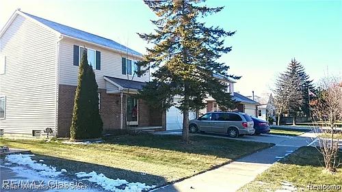 70 Larchwood Dr Photo 1