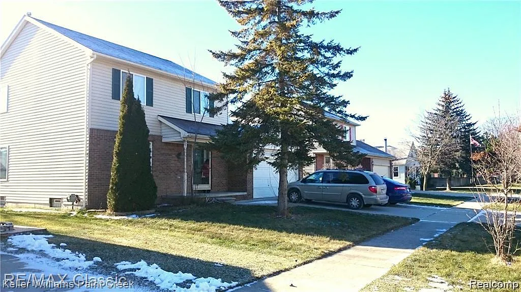 70 Larchwood Dr photo 1