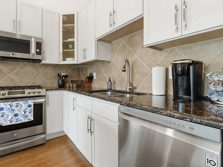 1101 Walnut St #1202 — Photo 11