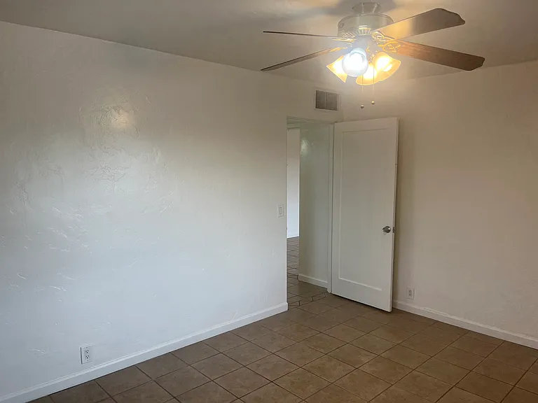 701 Center Ave — Photo 22