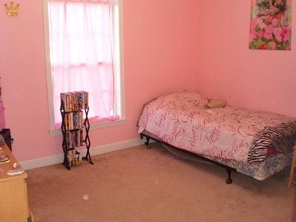 3rd image of 110 Brittany Dr