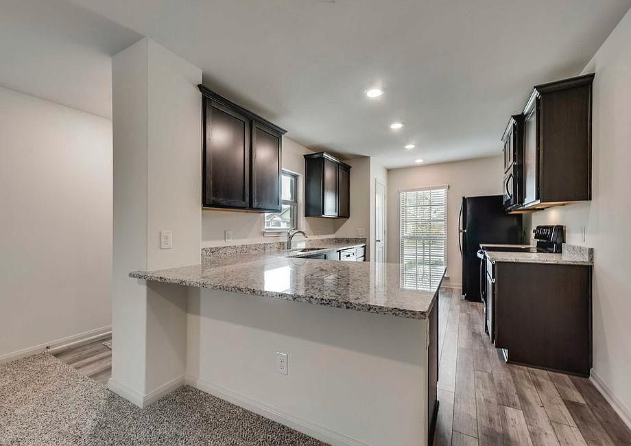 1st image of 122 Bluebonnet Dr