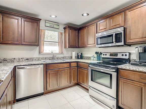 5th image of 1924 Pinehurst Dr
