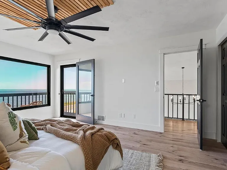 1604 S Oceanshore Blvd — Photo 10