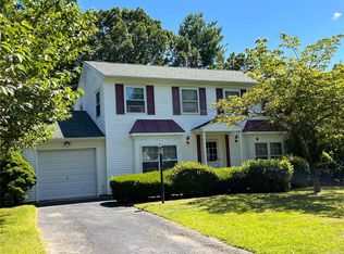 6 Leonard St, Nesconset, NY