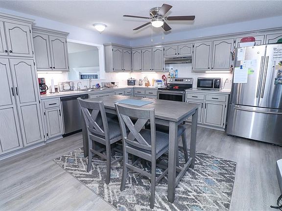 5th image of 1004 Stone Brook Ln