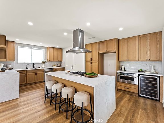 4th image of 2218 Lewis St