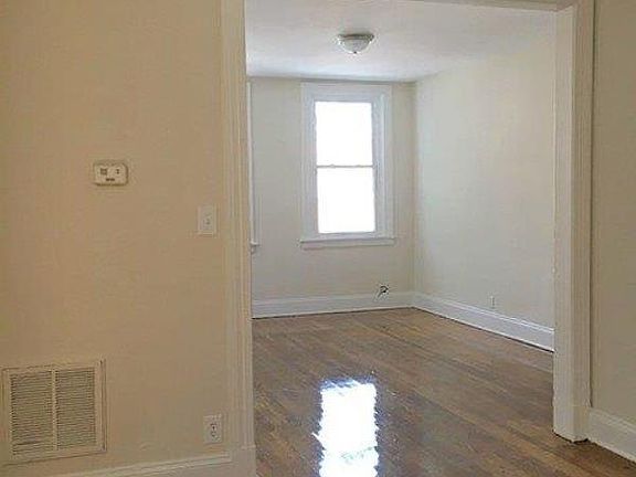 2nd image of 1106 W Grace St #4