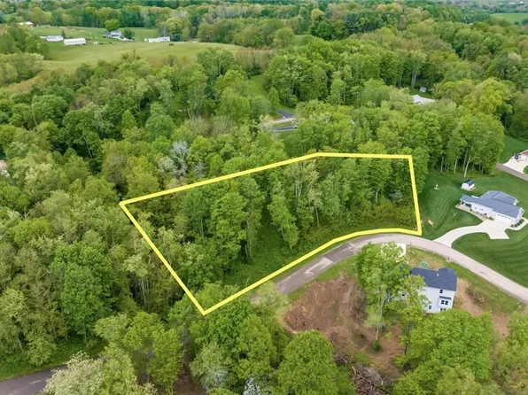 3075 Corbin Dr, Zanesville, OH 43701