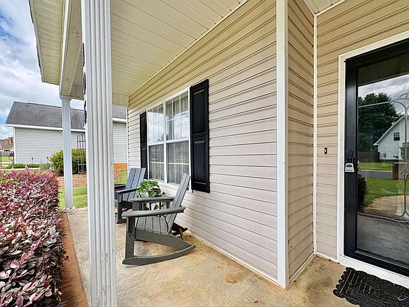2nd image of 105 Yarrow Blvd