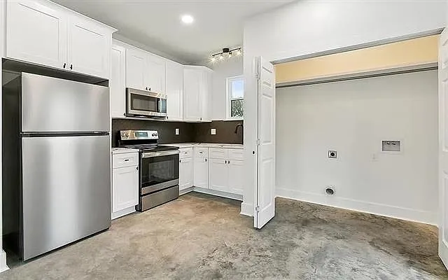 308 Riess Pl — Photo 6