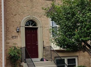 4237 Fox Lake Dr, Fairfax, VA 22033