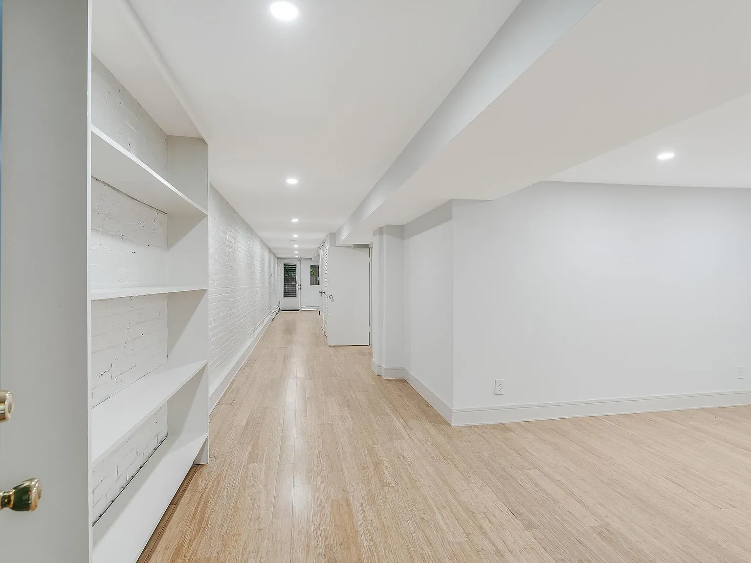 1 bed, 1050 sqft, $2,990 — Photo 3